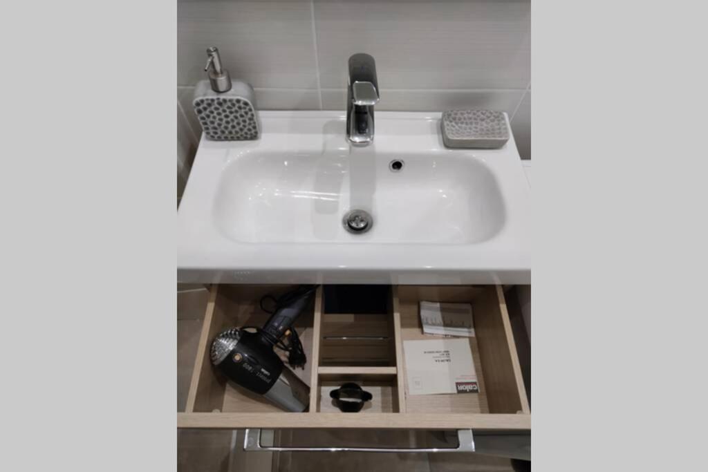 Joli T2 Proche Vieux-Port, Terrasses Du Port Et Metro Joliette Apartment มาร์กเซย ภายนอก รูปภาพ